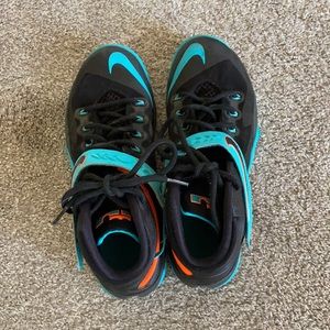 8.5 men’s lebrons